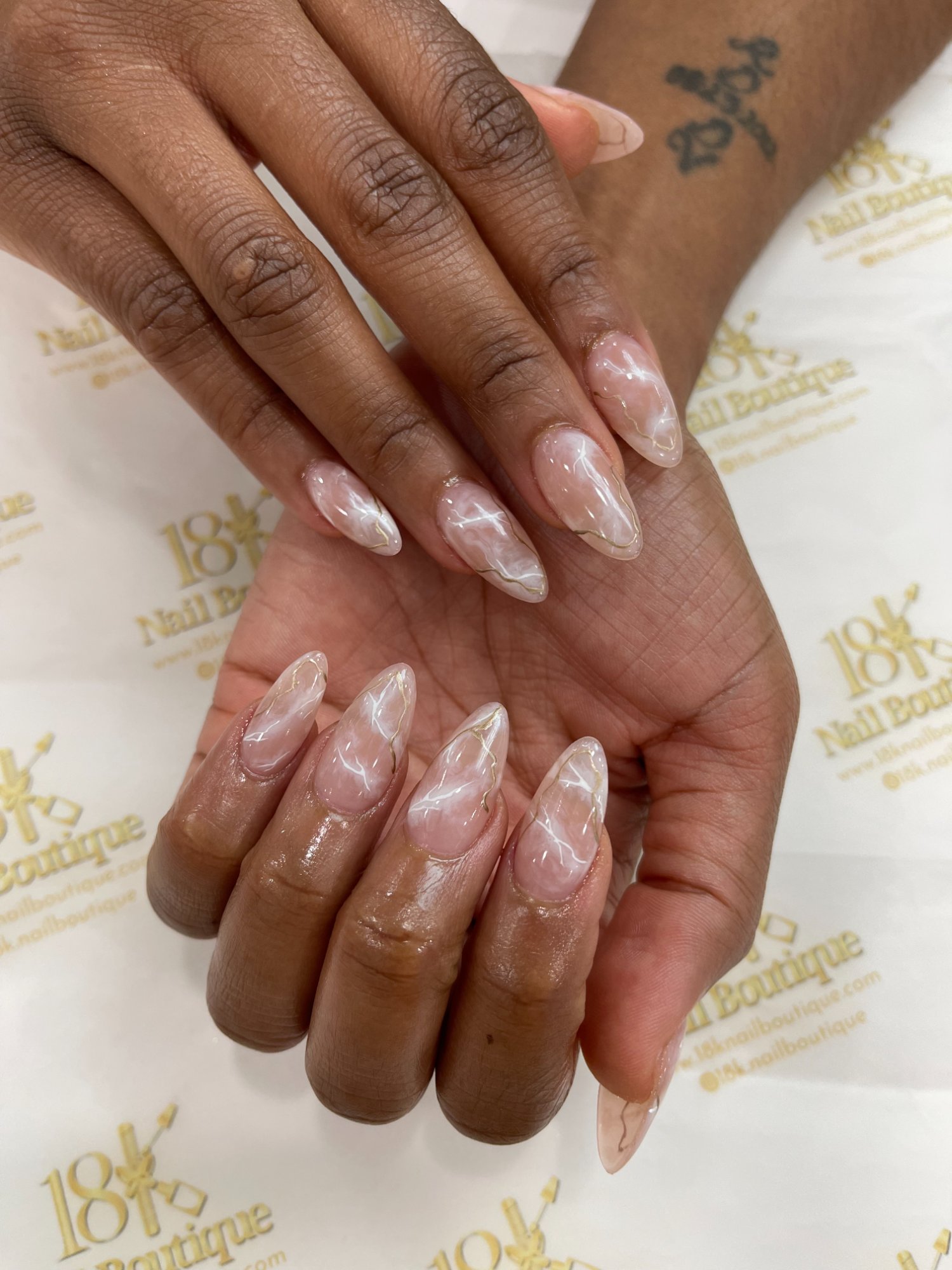 Nude marble gold nails